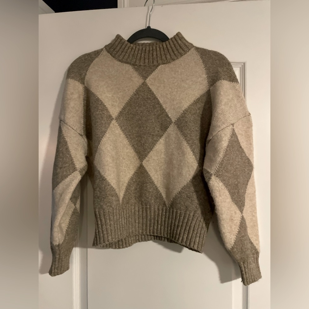Women’s geometric pattern beige wool H&M sweater